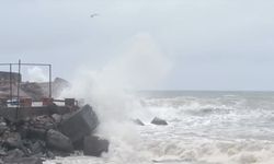 Düzce'de kuvvetli rüzgar nedeniyle dalga boyu yükseldi