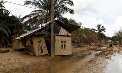 Endonezya'da şiddetli yağışların yol açtığı afetlerde ölü sayısı 1030'a yükseldi