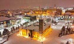 Erzurum'da beyaza bürünen tarihi yapılar havadan görüntülendi