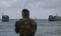 Fransa Donanması, nükleer denizaltıların konuşlu olduğu üssün üzerinde uçan İHA'lara ateş açtı