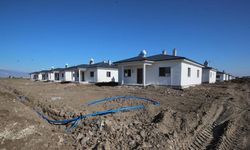 Hatay'da kırsal deprem konutlarının yapımı sürüyor