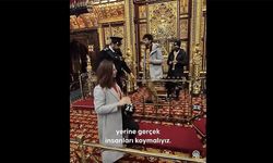 İngiltere Parlamentosunda Kral tahtı önünde Lordlar Kamarası karşıtı eylem