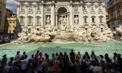 Roma'daki tarihi Trevi Çeşmesi'ne biletli giriş sistemi getirilmesi yeniden gündemde