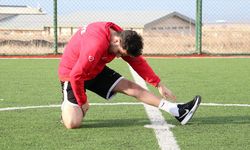 Sekiz günlükken ameliyat sonrası kısmi felç geçiren Fatih, sporla engelleri aşıyor