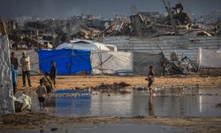Şiddetli yağış nedeniyle Gazze Şeridi'nde binlerce çadır su altında kaldı