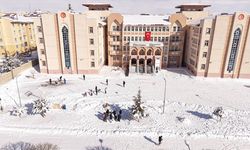 Van'da öğrenciler karın ve tatilin keyfini çıkardı