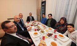 Bakan Kacır Yeni Evine Kavuşan Ailenin İftar Sofrasına Konuk Oldu