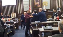 Büyükşehir Meclisi Karıştı: Göçer'in CHP'ye Sert Sözleri Tansiyonu Yükseltti