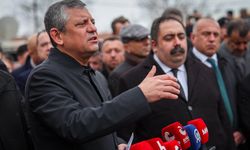 Özgür Özel Erkenek'ten İktidara Yüklendi: 'Depremzedeye Boş Senet İmzalatmak Suçtur'