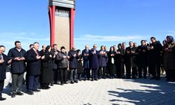 Ulaştırma Ve Altyapı Bakanı Abdulkadir Uraloğlu Deprem Şehitliğini Ziyaret Etti