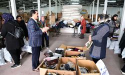 Battalgazi Belediye Başkanı Bayram Taşkın Yardım Malzemeleri Tasnif Çalışmasına Eşlik Etti