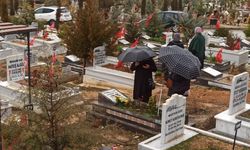 Malatya'da Bayram Sabahı Hüzne Döndü: Deprem Şehitliğinde Gözyaşları Dinmedi