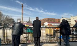 Malatya'da Yaşlılar Gün Boyu İnşaatları İzliyor: Eski Çarşının Hasreti Sürüyor