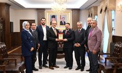 Vefa Derneği'nden Vali Seddar Yavuz'a Ziyaret ve Plaket