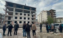 Malatya'da İnşaatta Kriz: Parasını Alamayan İşçi Çatıya Çıkarak İsyan Etti