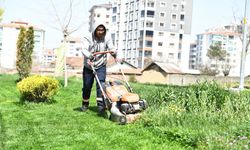 Yeşilyurt'ta Yaz Hazırlığı: Park ve Yeşil Alanlar Yenileniyor
