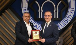Malatya Valisi Seddar Yavuz'a Muhtarlardan 'Asrın Valisi' Ödülü