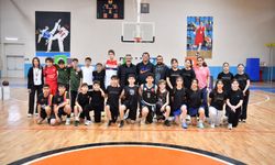 Yeşilyurt Belediyesi'nin Basketbol Turnuvasında Dostluk Ve Rekabet Bir Arada Yaşandı