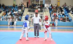 '15 Temmuz Şehitler Haftası' Tekvando Minikler Şampiyonası Nefes Kesti'