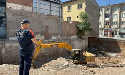 Temel Kazısında Toprak Kaydı, 2 Katlı Ev Tahliye Edildi