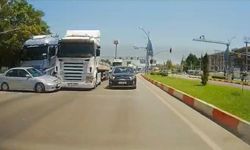 Çevreyolunda Tır ile Otomobil Çarpıştı: O Anlar Kamerada