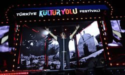 Kıraç Malatya'da Festival Sahnesinde Sevenleriyle Buluştu