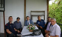 Cümbüş Ustası Kadir Durak'a 90. Yaş Sürprizi