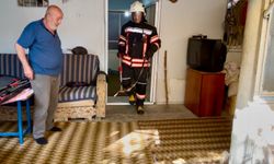 Eve Giren Yılanı İtfaiye Ekipleri Yakaladı