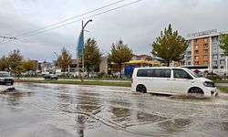 Malatya'da Sağanak Etkili Oldu: Yollarda Su Birikintileri Oluştu