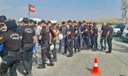 Ölümlü Kazanın Ardından Halk Yola İndi: 'Daha Kaç Can Gidecek?'