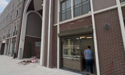 Yeni Çarşıda Duvarı Delip Kuyumcuya Girdiler