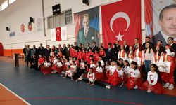 Darende'de Cumhuriyet Coşkusu Salona Sığmadı