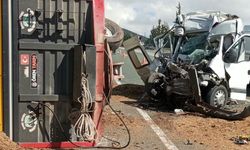 Elazığ-Malatya Yolunda Minibüs Traktöre Çarptı: 1 Yaralı