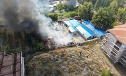 Malatya'da Şantiye Alanında Yangın: 30 Konteyner Zarar Gördü