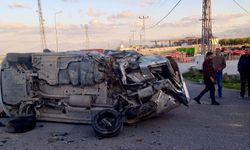Yazıhan'da Minibüs İle Otomobil Çarpıştı: 1'i Ağır 3 Yaralı