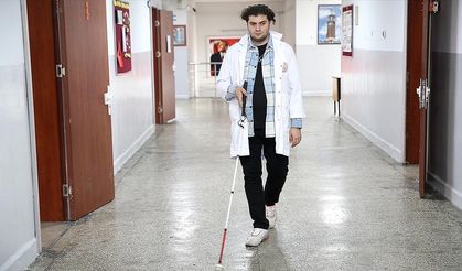 Yapay zekanın görüntü betimleme özelliği görme engelli öğretmene kolaylık sağlıyor