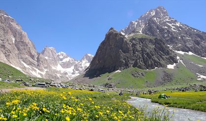 Farklı mevsimlerin bir arada yaşandığı Cennet Cehennem Vadisi doğaseverlerin gözdesi oldu