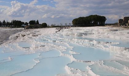 Pamukkale'yi bayram tatilinde 53 binden fazla turist ziyaret etti