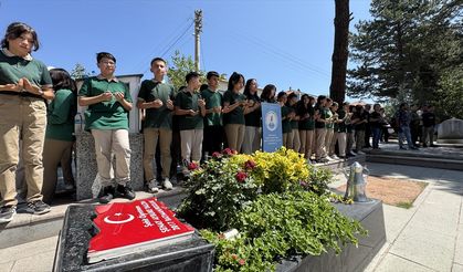 Şehit öğretmen Şenay Aybüke Yalçın, vefatının 8. yılında Çorum'daki kabri başında anıldı
