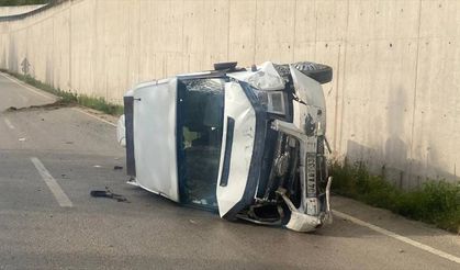 Tokat'ta minibüsün devrilmesi sonucu 10 kişi yaralandı