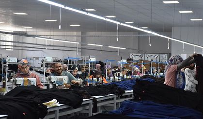 Afyonkarahisar'da beldede açılan tekstil fabrikası kadınlara ekmek kapısı oldu