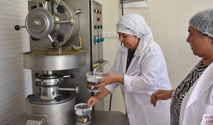 Afyonkarahisarlı kadınlar yaptıkları doğal tahin ve köpük helva ile kazanç sağlıyor