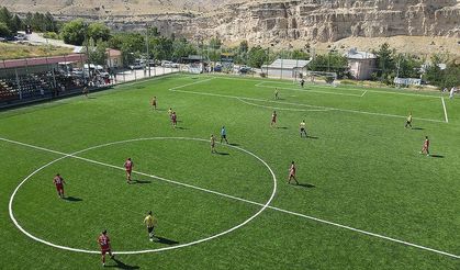 Gurbetten memlekete uzanan "köyler arası futbol turnuvası" kuşakları buluşturuyor