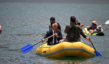 Kültür ve Turizm Bakanı Ersoy, Hakkari'de Sat Buzul Gölleri'nde botla gezinti yaptı