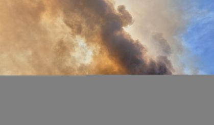 Manisa'da çıkan 2 orman yangınından biri kontrol altına alındı, diğerine müdahale sürüyor