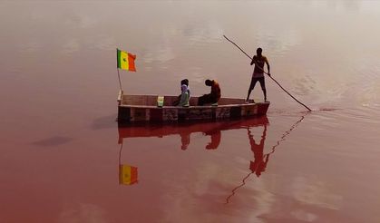 Senegal'de aşırı yağışlar nedeniyle yeşillenen Pembe Göl sonunda rengine kavuştu