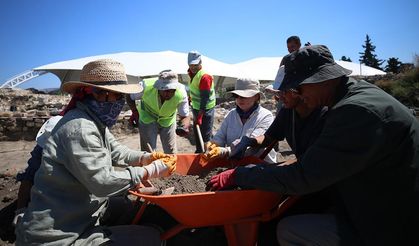 Tarihi Kadıkalesi'ndeki kazılarda cam ve seramik üretim yerine ait izler bulundu