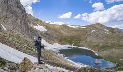 Tunceli dağlarının zirvesindeki Buyer Gölü doğaseverlerin rotası oldu