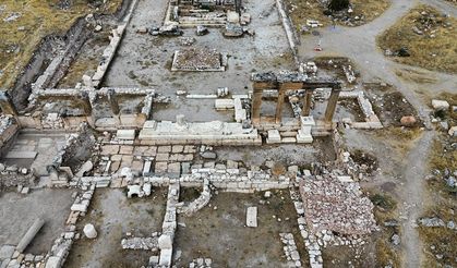 Blaundos Antik Kenti'nde fırın, zeytin ve metal işlikleri gün yüzüne çıkarılıyor
