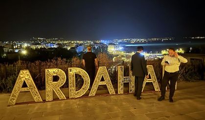 Destinasyon projesi tamamlanan Ardahan Kalesi aydınlatıldı